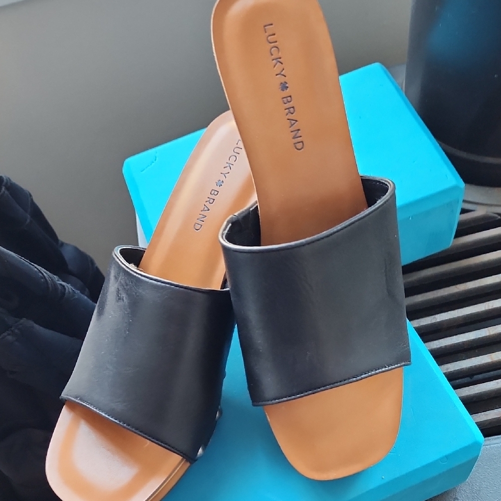 Lucky Brand Black and Tan Slide Sandals